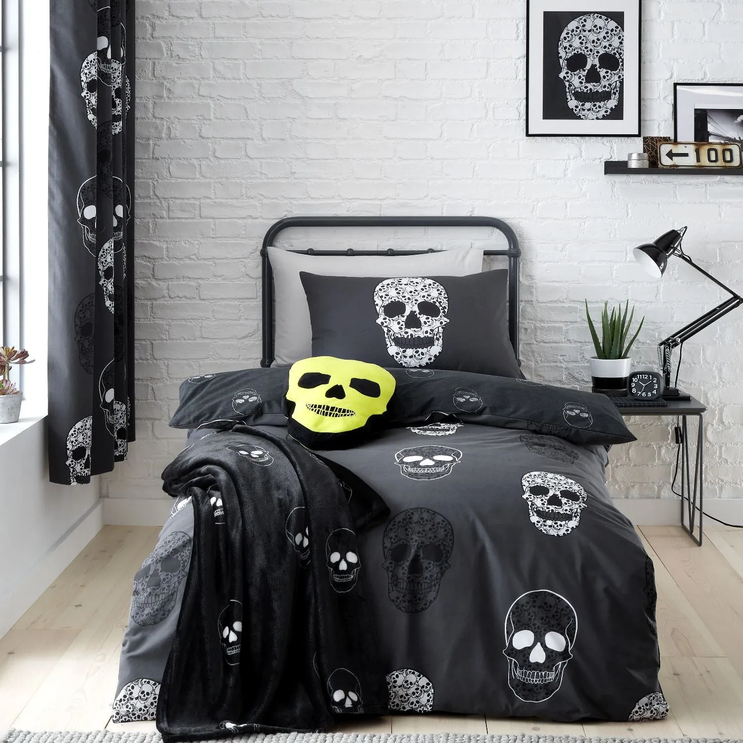 Catherine Lansfield Skulls Duvet Set